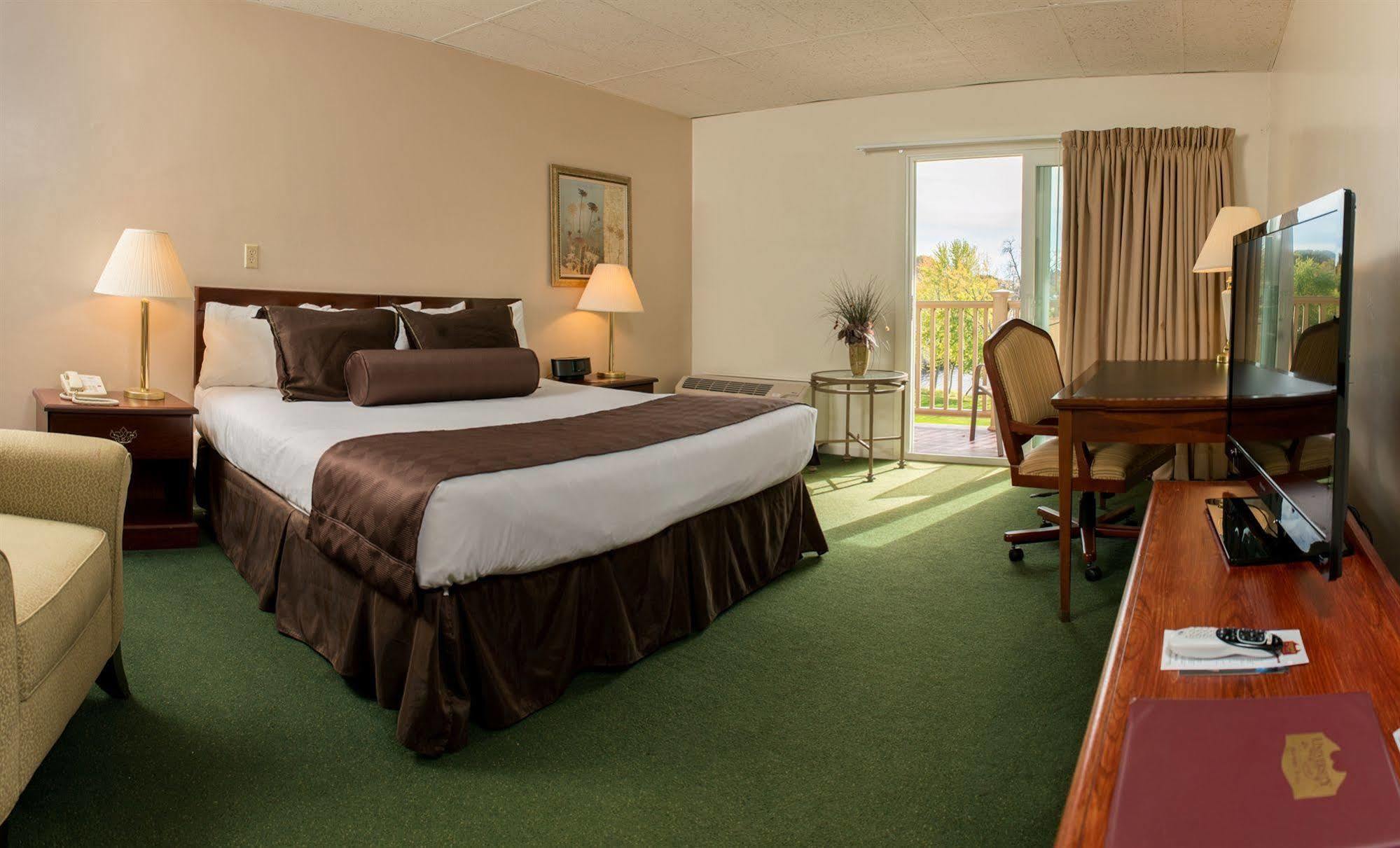 University Inn Academic Suites Orono Extérieur photo