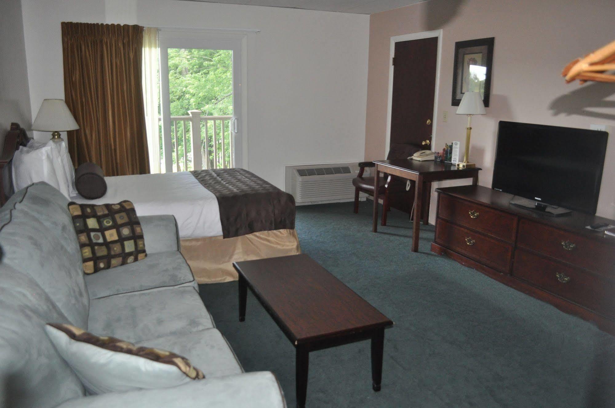University Inn Academic Suites Orono Extérieur photo