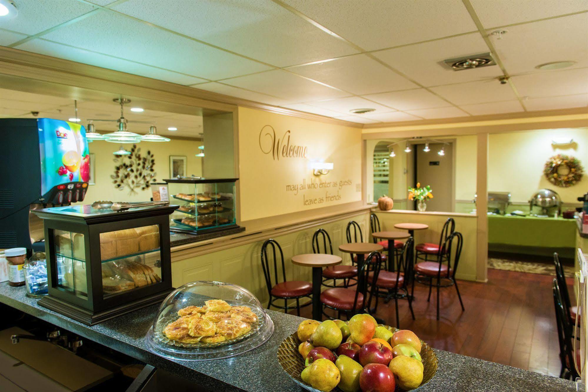 University Inn Academic Suites Orono Extérieur photo