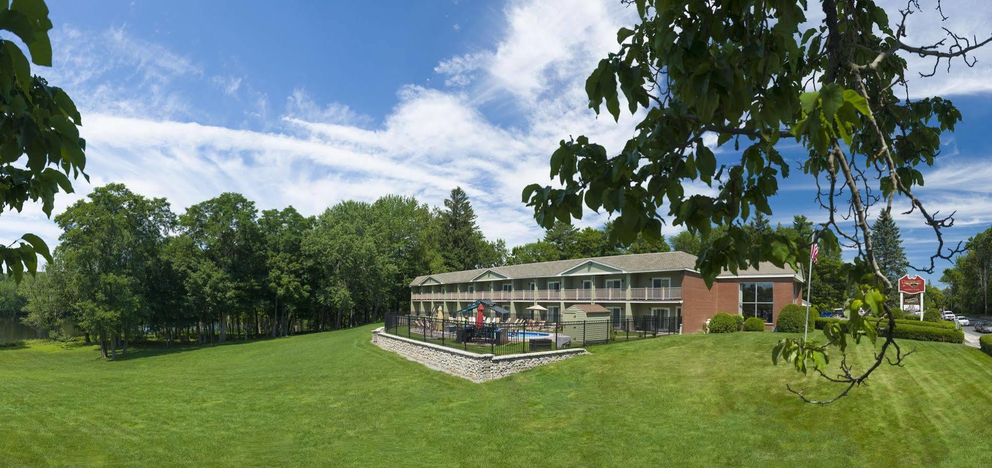 University Inn Academic Suites Orono Extérieur photo